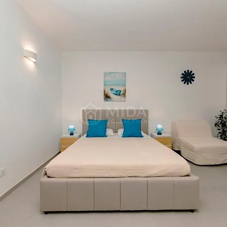 Sea Corner Apartment *
